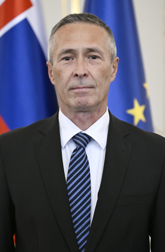 Prezident odovzdal poverovacie listiny šiestim novým veľvyslancom SR