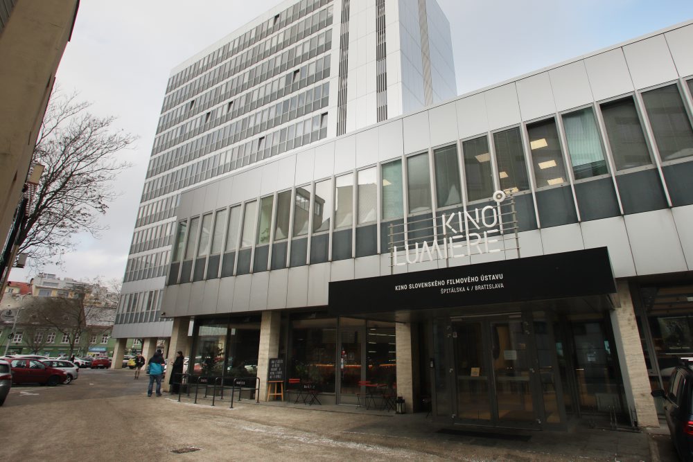 Výstava divadelného a filmového výtvarníka Josefa Vyleťala v Bratislave