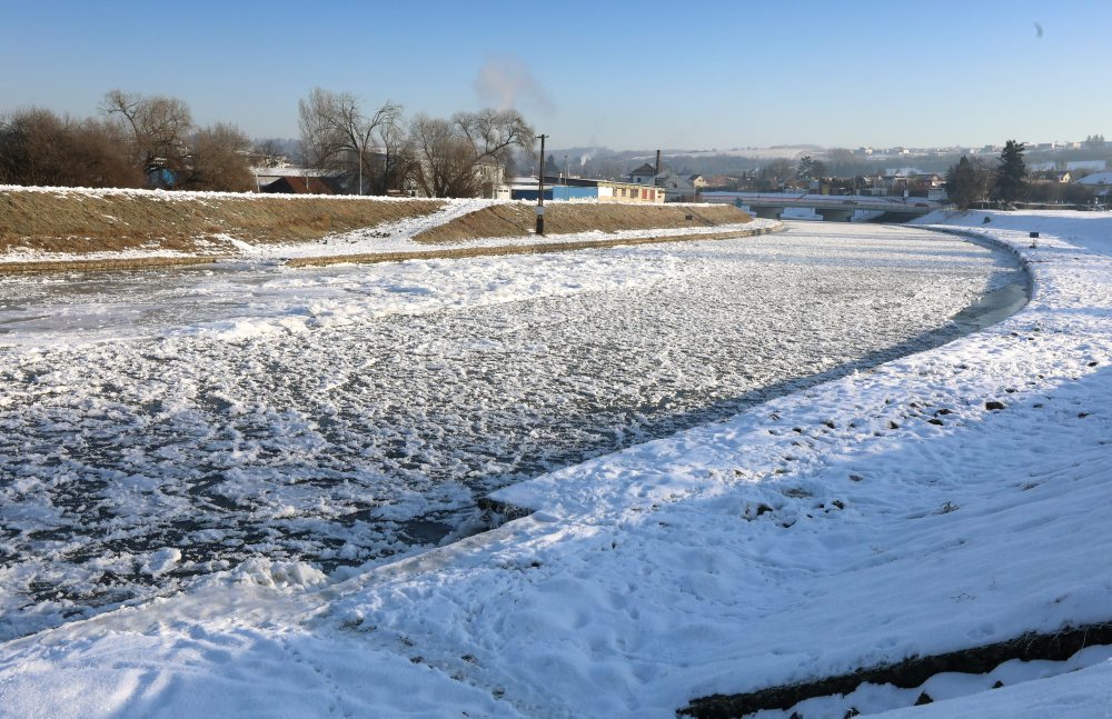 Zamrznutá rieka Hron vo Zvolene 