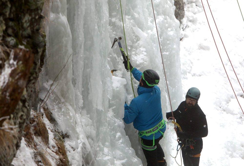 Milovníci adrenalínu majú na Skalke ďalšiu atrakciu, 30-metrový ľadopád