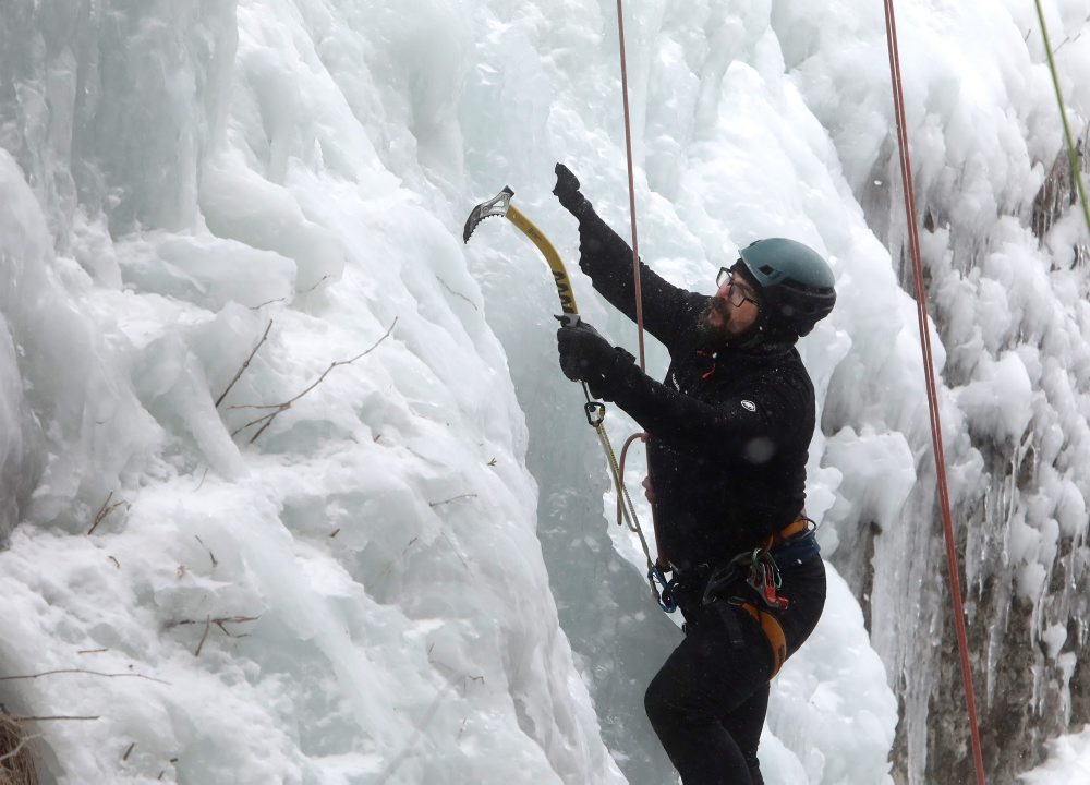 Milovníci adrenalínu majú na Skalke ďalšiu atrakciu, 30-metrový ľadopád