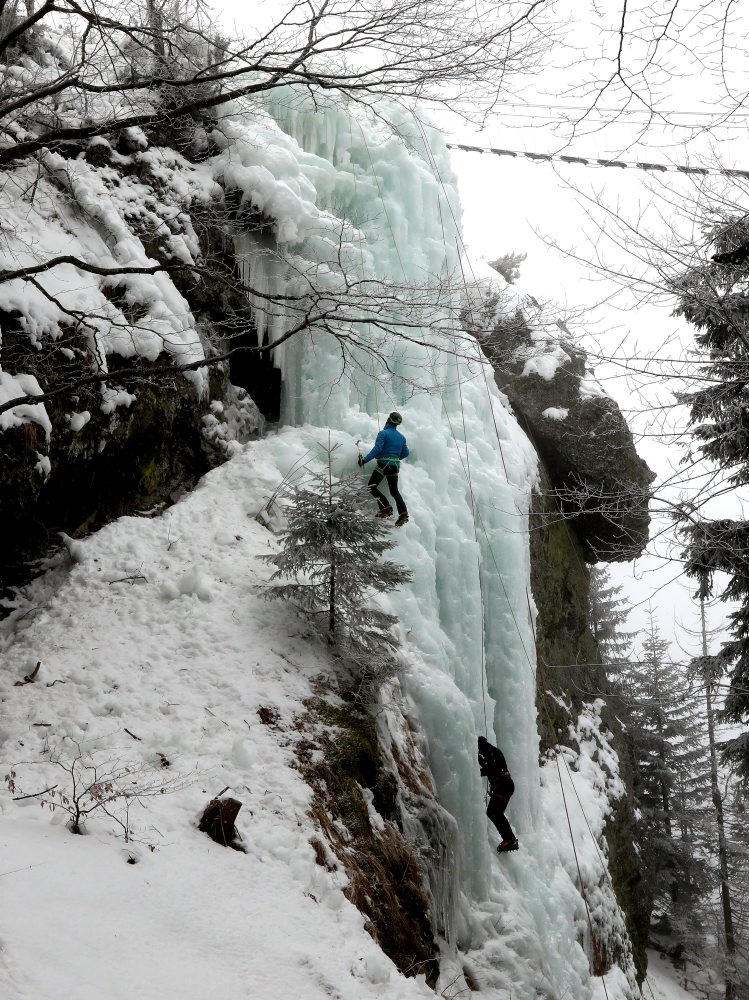 Milovníci adrenalínu majú na Skalke ďalšiu atrakciu, 30-metrový ľadopád