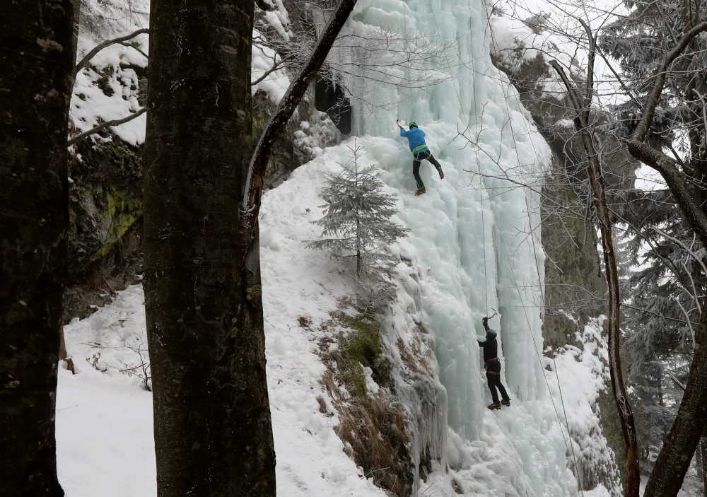 Milovníci adrenalínu majú na Skalke ďalšiu atrakciu, 30-metrový ľadopád