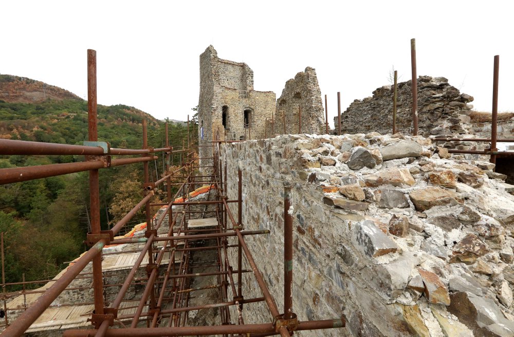 Obnova hradu Revište v rámci projektu Ľudia a hrady 