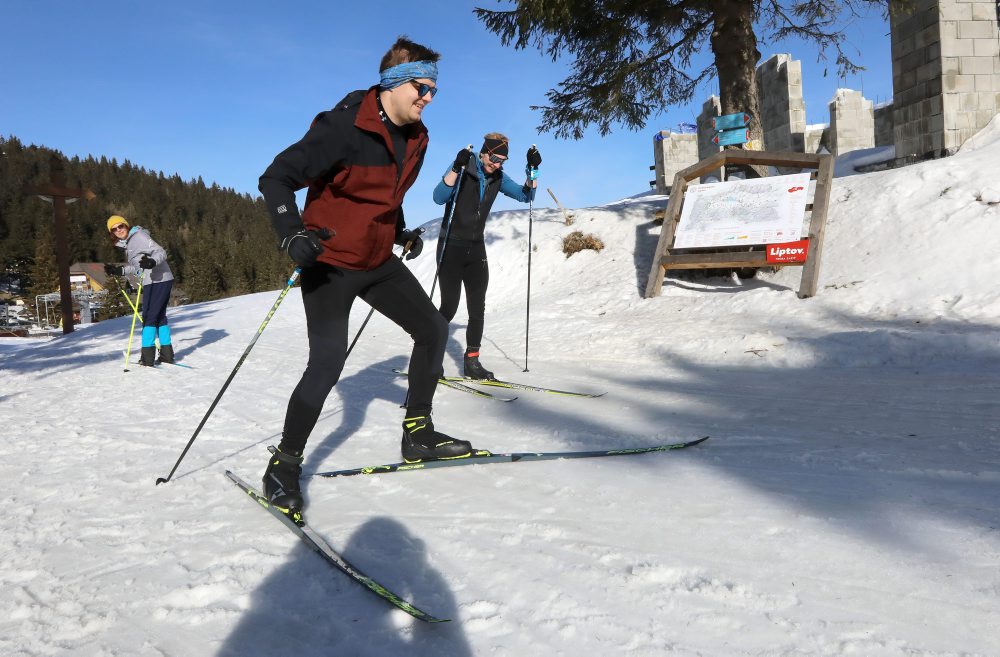 Dobrovoľníci26: Upravené trate na Čertovici pritiahnu cez zimu aj 10.000 bežkárov