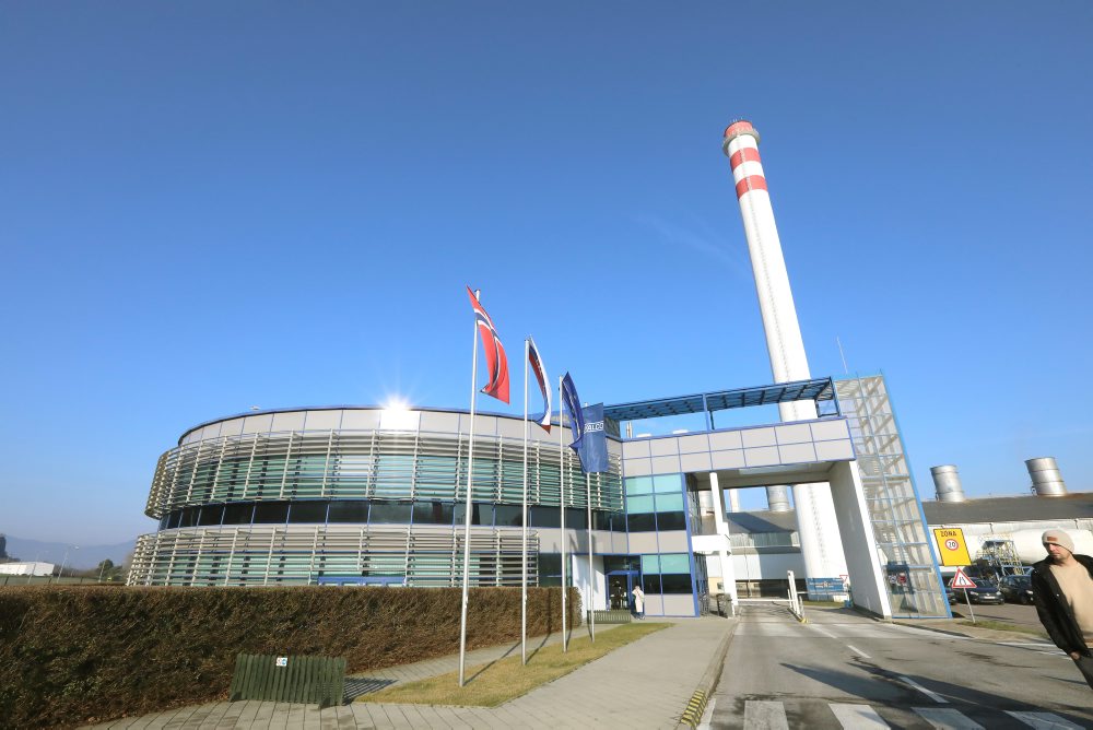 Predseda vlády SR Robert Fico navštívil spoločnosť Slovalco, a. s.