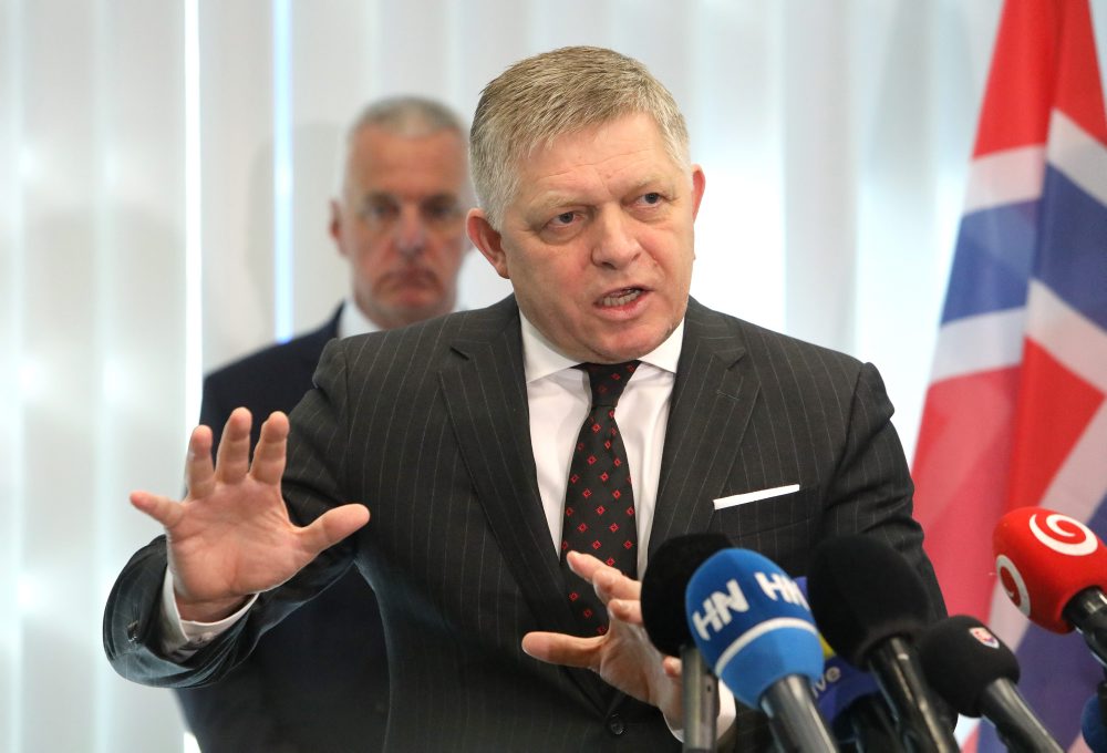 Predseda vlády SR Robert Fico navštívil spoločnosť Slovalco, a. s.