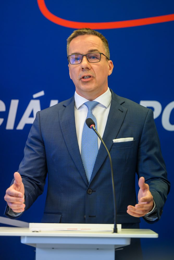 E. Tomáš: Oproti roku 2024 sa počet falošných PN znížil o 24.000 mesačne