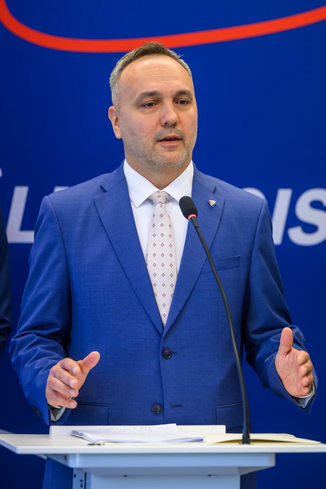 E. Tomáš: Oproti roku 2024 sa počet falošných PN znížil o 24.000 mesačne