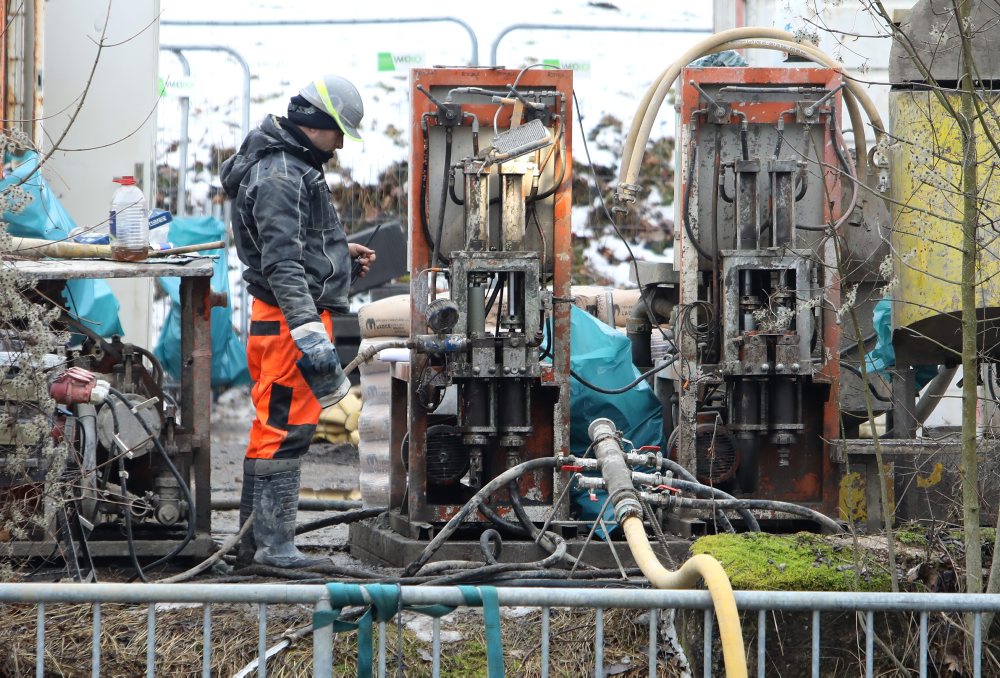 Práce pred osadením nového oceľového mosta v Banskej Bystrici