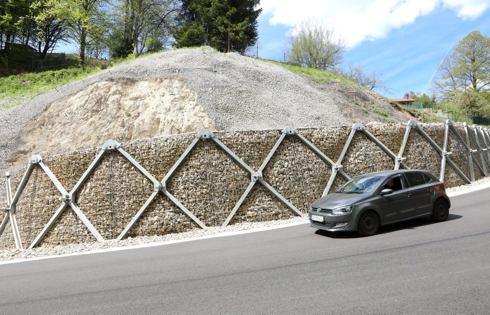 Prístupová cesta do obce Králiky je už bezpečná, štát zaplatil 1,3 milióna eur