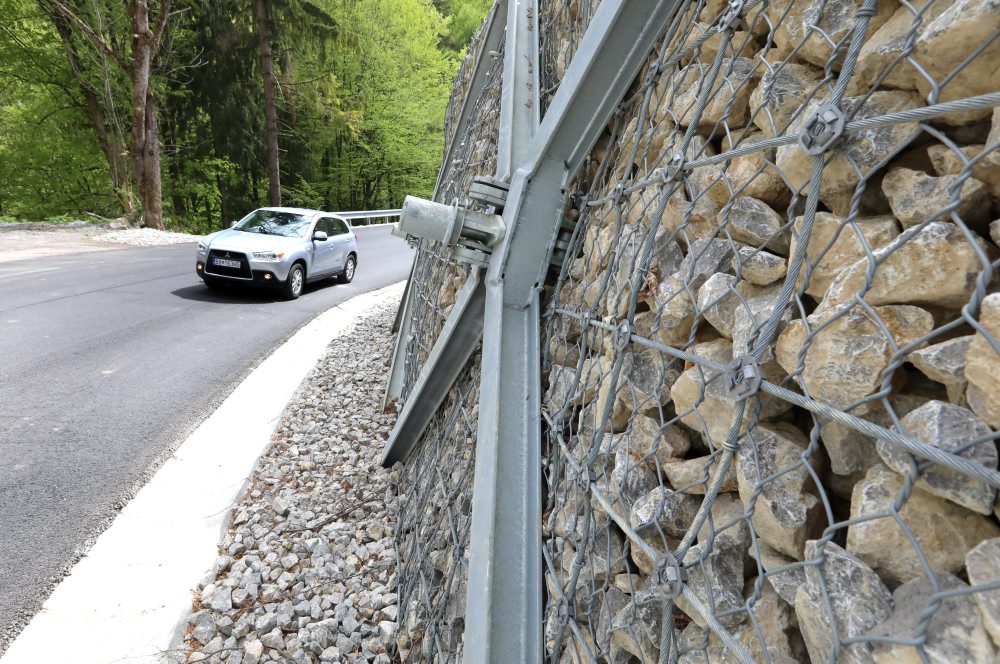 Prístupová cesta do obce Králiky je už bezpečná, štát zaplatil 1,3 milióna eur