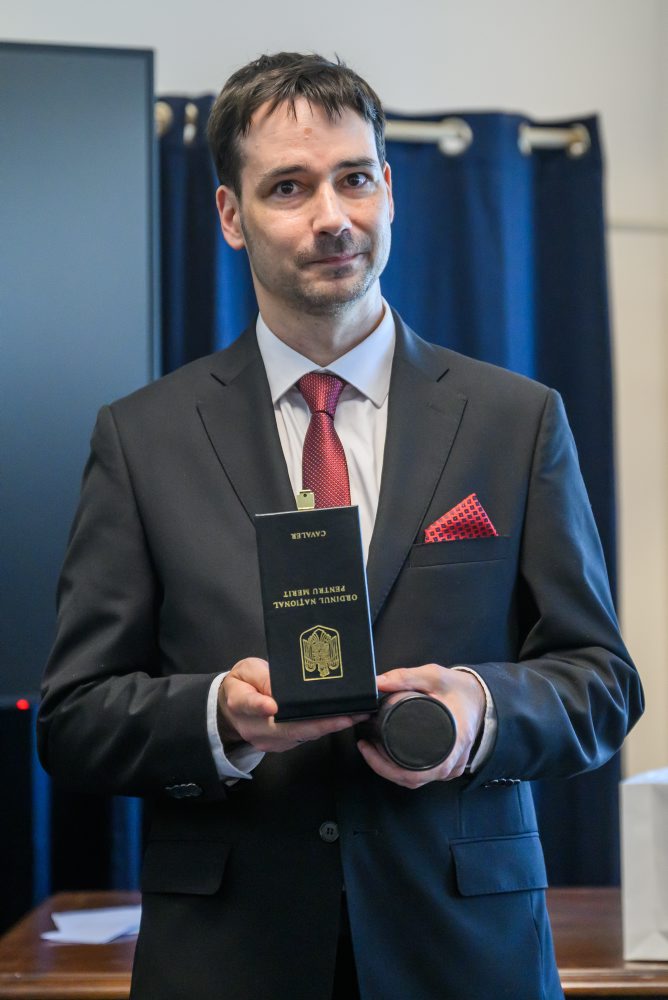 Odovzdávanie rumunského Národného rádu za zásluhy slovenským občanom