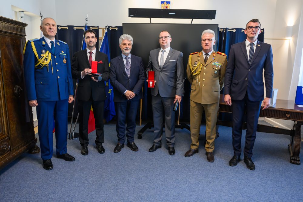 Odovzdávanie rumunského Národného rádu za zásluhy slovenským občanom