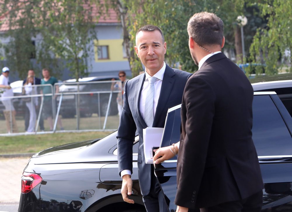 153. schôdza vlády SR: Výjazdové zasadnutie vlády SR v Hliníku nad Hronom