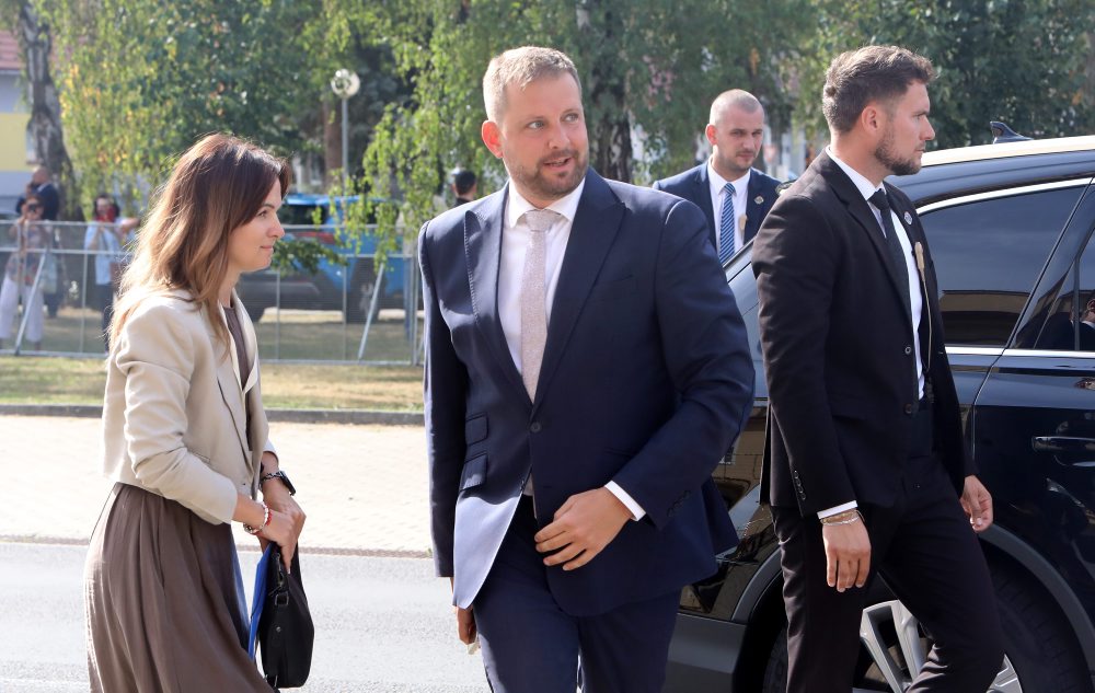 153. schôdza vlády SR: Výjazdové zasadnutie vlády SR v Hliníku nad Hronom