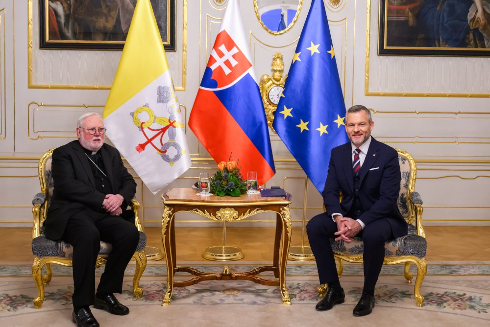 Stretnutie prezidenta SR Petra Pellegriniho a sekretára pre vzťahy so štátmi a medzinárodnými organizáciami Štátneho sekretariátu Svätej stolice Mons. Paula Richarda Gallaghera