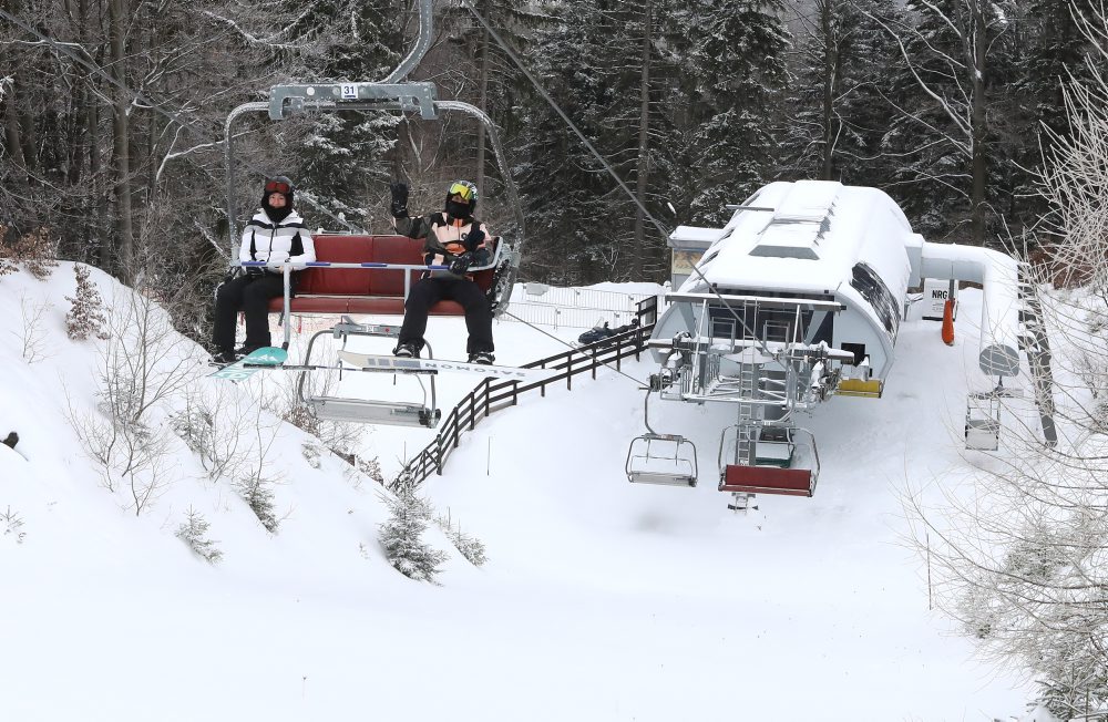 Lyžovačka v lyžiarskom stredisku Ski Králiky pri Banskej Bystrici 