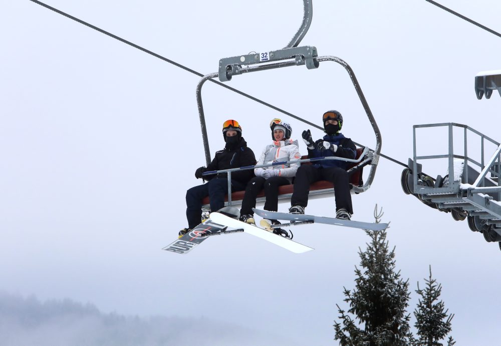 Lyžovačka v lyžiarskom stredisku Ski Králiky pri Banskej Bystrici 