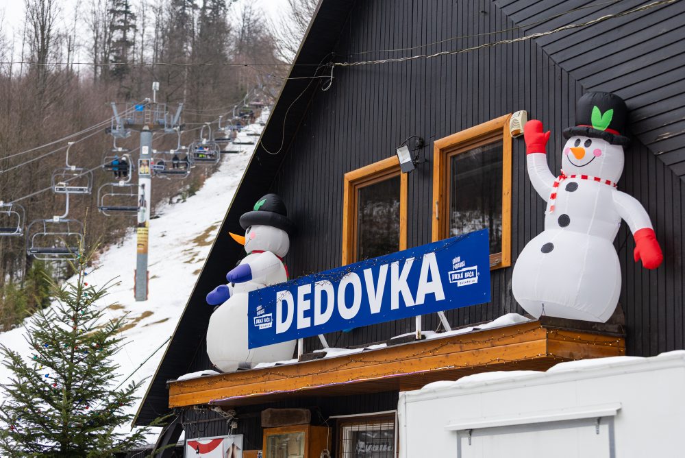 Predseda vlády SR Robert Fico sa oboznámil s priebehom lyžiarskeho kurzu žiakov strednej školy v lyžiarskom stredisku v Oščadnici 