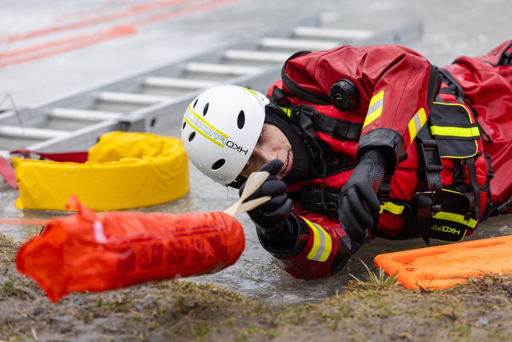 Taktické cvičenie HaZZ na zamrznutej vodnej ploche na Vodnej nádrži Košiare pri Rajci