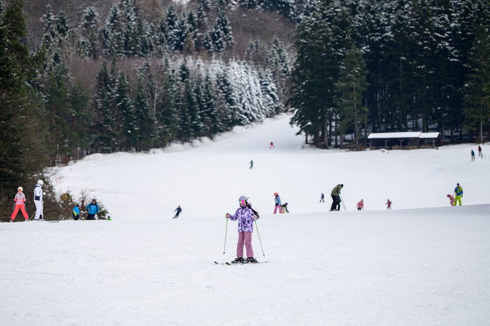 Lyžovanie v lyžiarskom stredisku v Drienici 