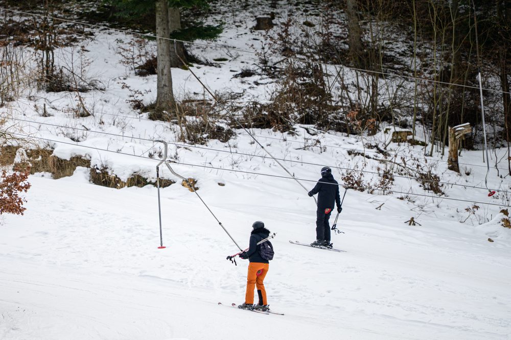 Lyžovanie v lyžiarskom stredisku v Drienici 