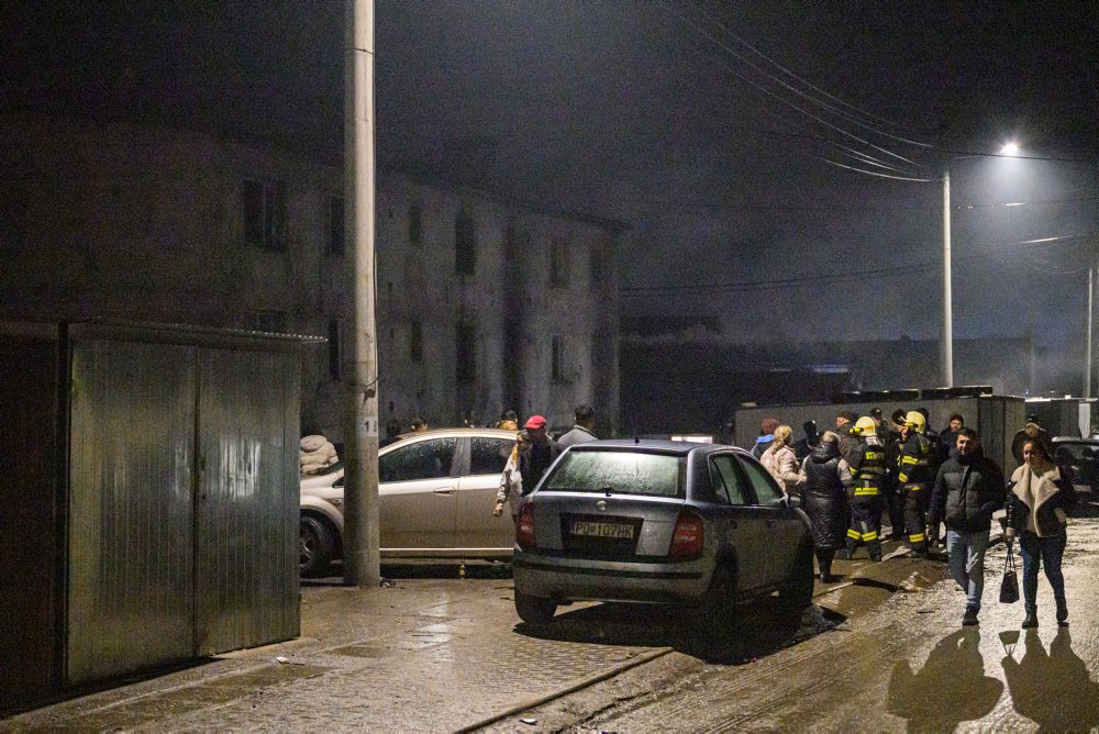 HaZZ: V Lemešanoch horí bytový dom, zasahujú tam hasiči