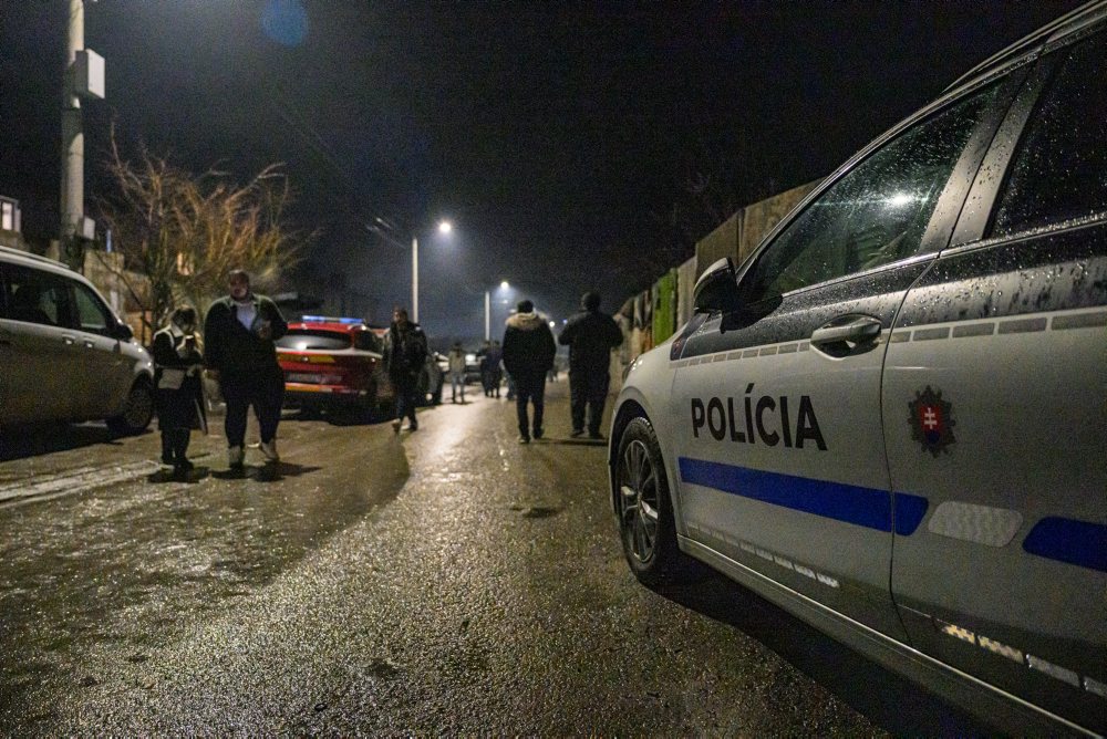 HaZZ: V Lemešanoch horí bytový dom, zasahujú tam hasiči