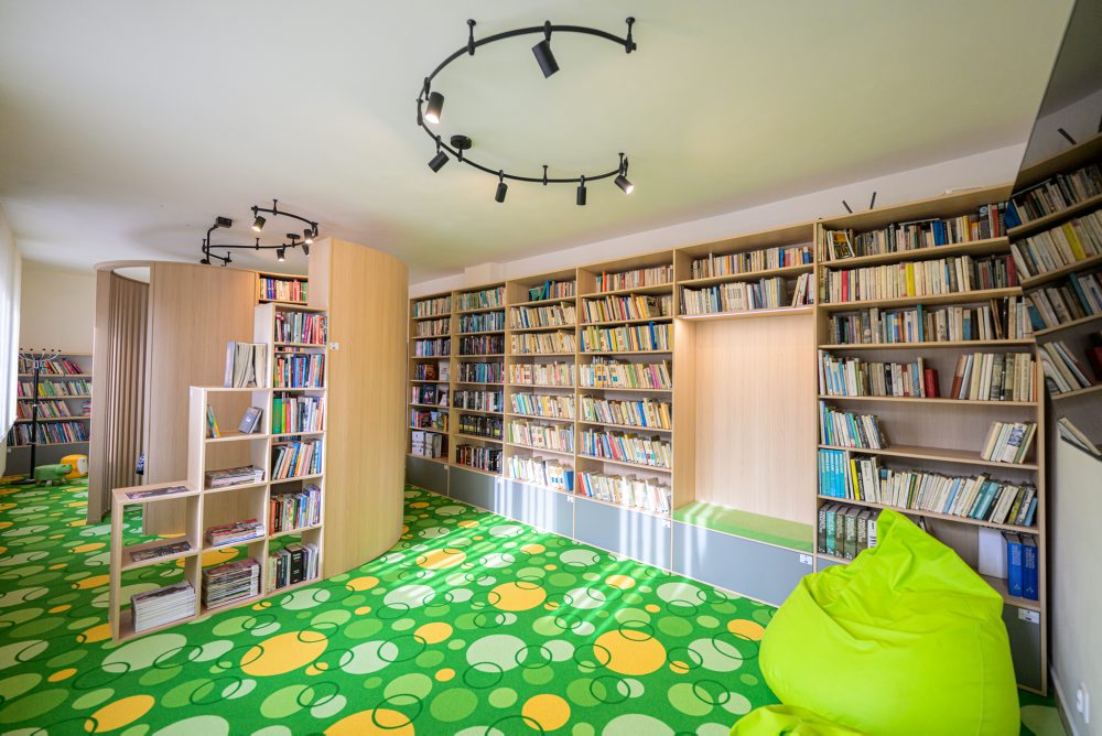 Revitalizácia obecnej knižnice v Malom Šariši 