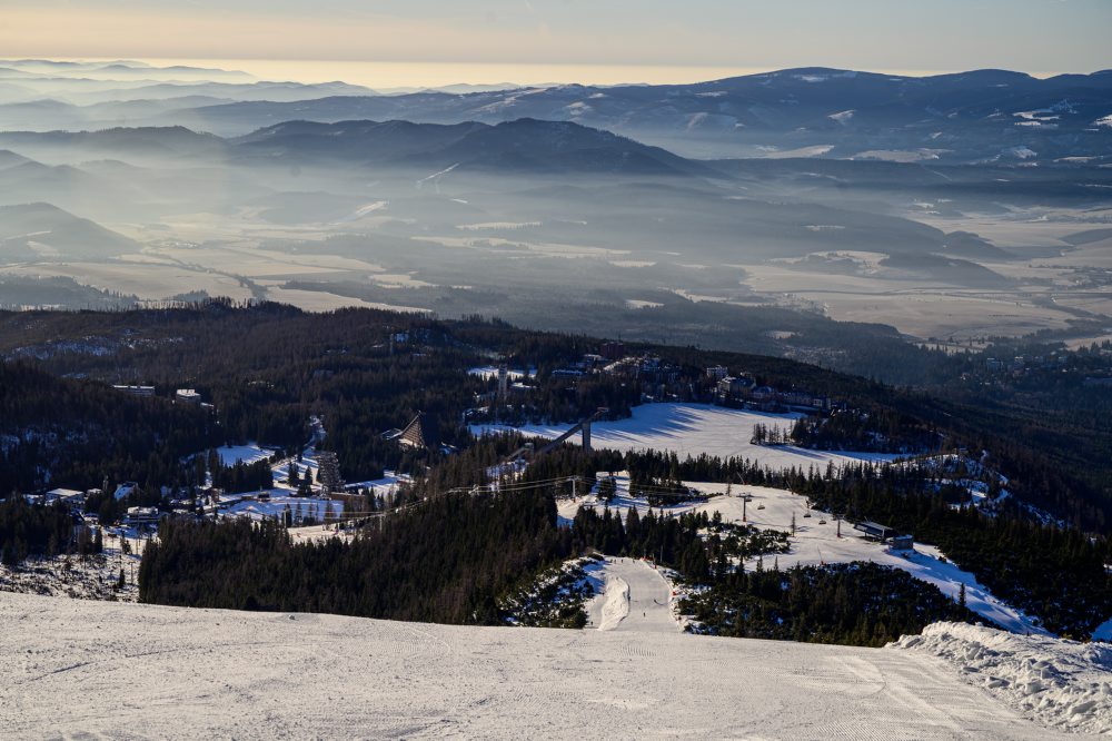 Lyžovačka na Štrbskom plese vo Vysokých Tatrách 