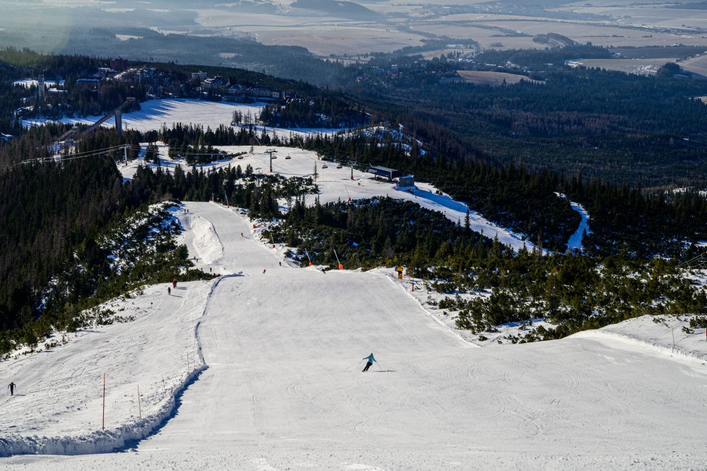 Lyžovačka na Štrbskom plese vo Vysokých Tatrách 