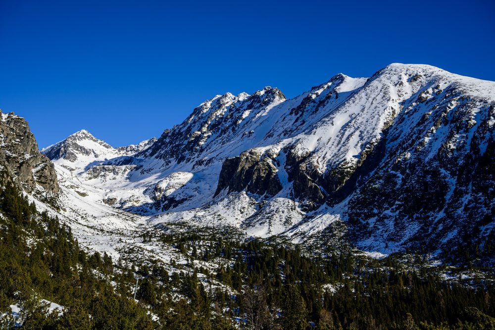 Lyžovačka na Štrbskom plese vo Vysokých Tatrách 