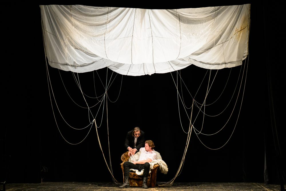 Skúška divadelného predstavenia Predavač dažďa v Divadle Alexandra Duchnoviča v Prešove