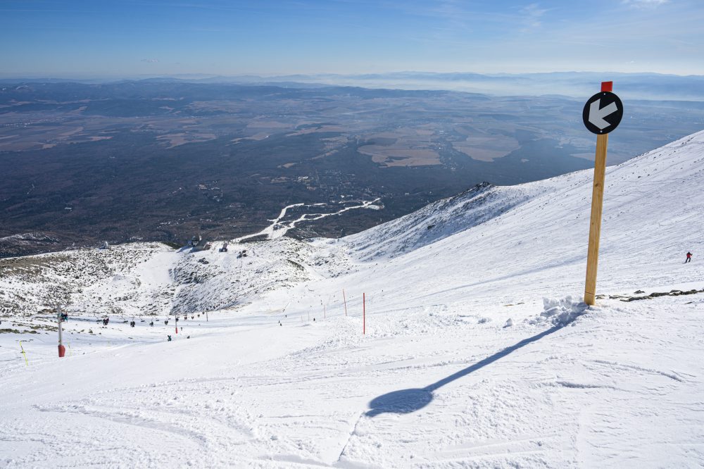 Lyžovačka na Lomnickom sedle vo Vysokých Tatrách