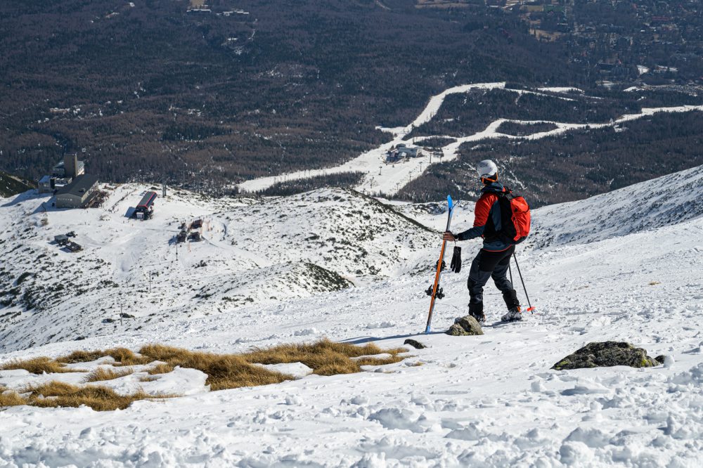 Lyžovačka na Lomnickom sedle vo Vysokých Tatrách