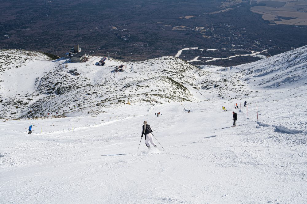 Lyžovačka na Lomnickom sedle vo Vysokých Tatrách