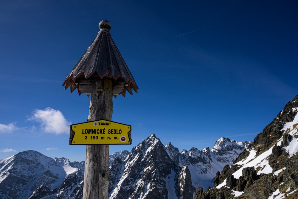 Lyžovačka na Lomnickom sedle vo Vysokých Tatrách