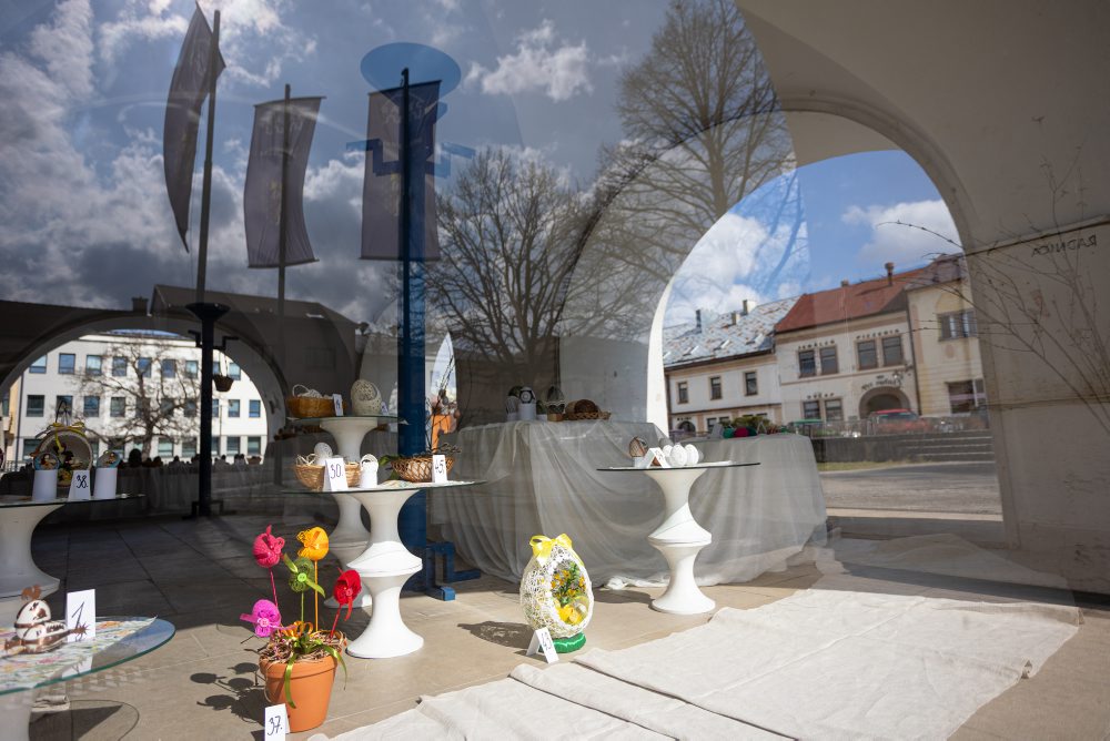 16. ročník celoslovenskej prehliadky kraslíc Vandrovalo vajce v Rajci