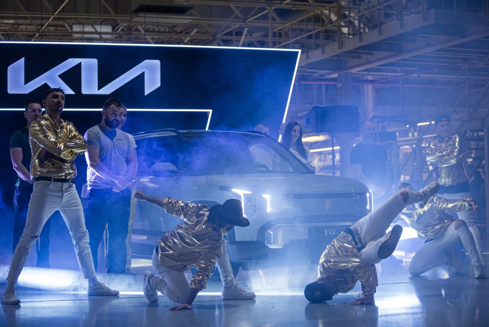 Auto: Kia Slovakia spustila v Tepličke nad Váhom výrobu elektromobilu EV2
