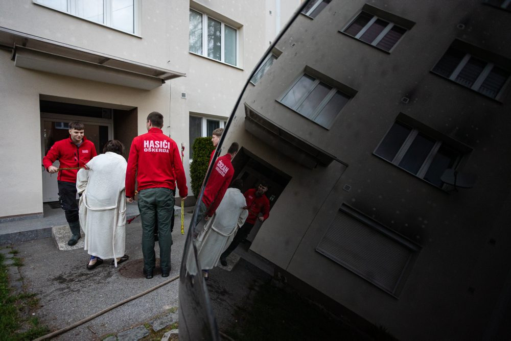 Veľkonočná oblievačka so šibačkou s dobrovoľnými hasičmi v okrese Kysucké Nové Mesto
