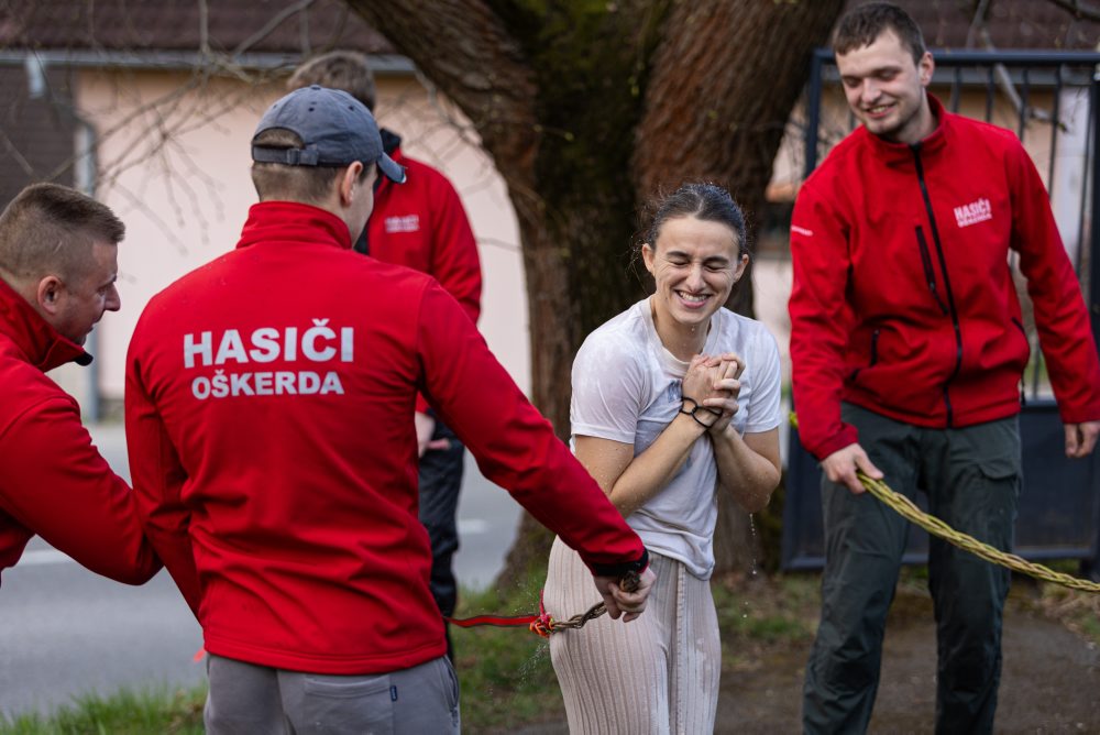 Veľkonočná oblievačka so šibačkou s dobrovoľnými hasičmi v okrese Kysucké Nové Mesto