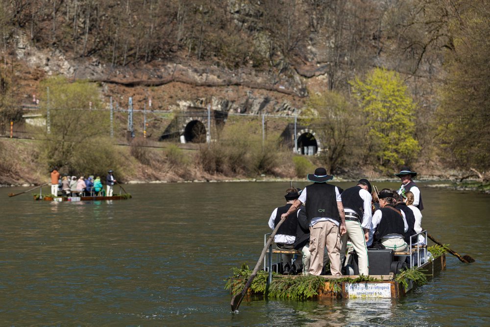Odomykanie Váhu 2026 - otvorenie 28. pltníckej sezóny na rieke Váh pri Strečne
