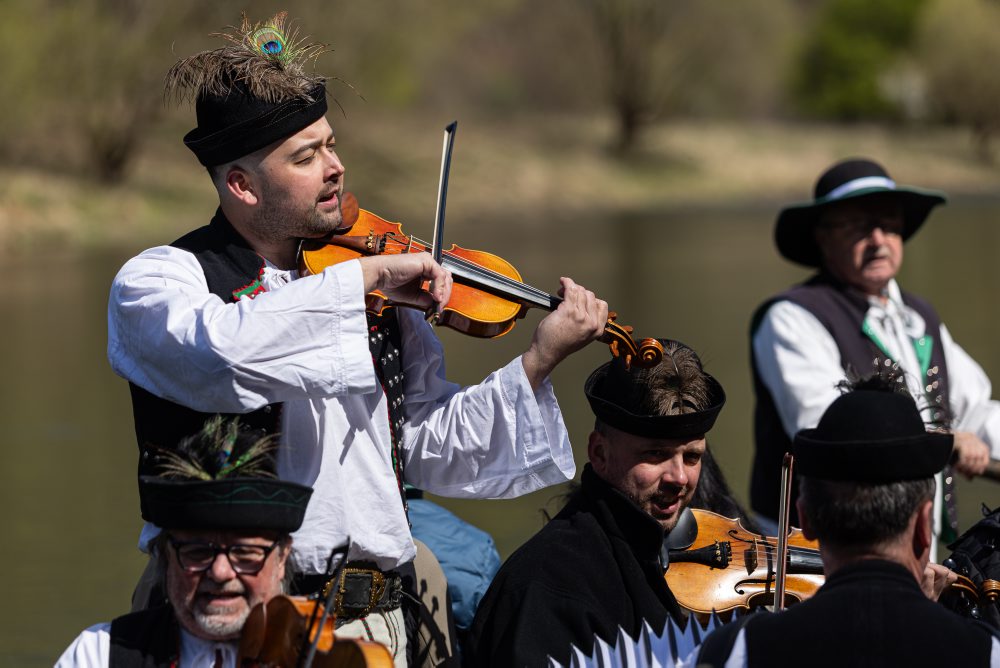 Odomykanie Váhu 2026 - otvorenie 28. pltníckej sezóny na rieke Váh pri Strečne