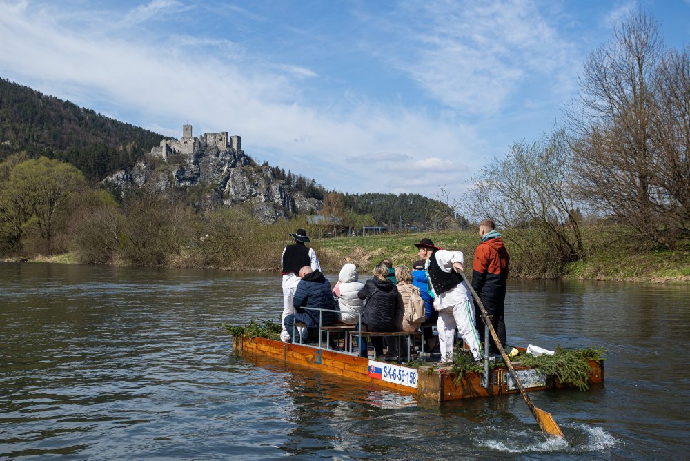 Odomykanie Váhu 2026 - otvorenie 28. pltníckej sezóny na rieke Váh pri Strečne