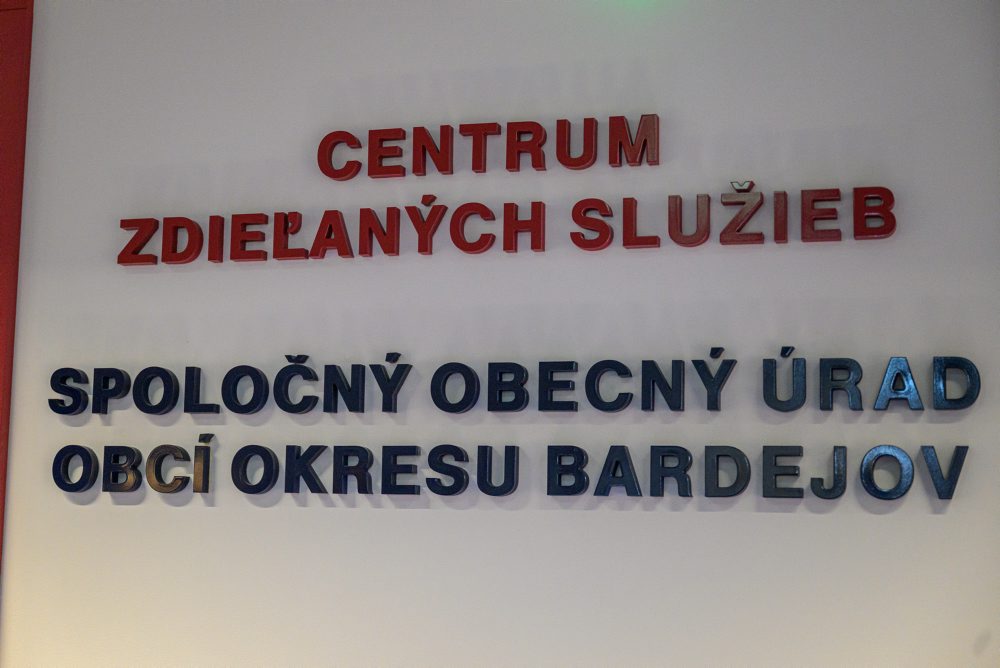 Tlačová konferencia po diskusii združení SK8 a Združenia miest a obcí Slovenska v Bardejove