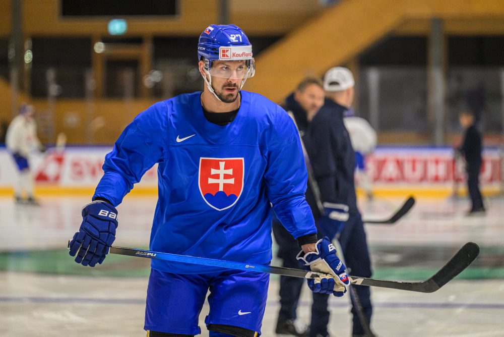 Prvý tréning slovenskej hokejovej reprezentácie pred otvorením 89. majstrovstiev sveta v ľadovom hokeji vo Švajčiarsku