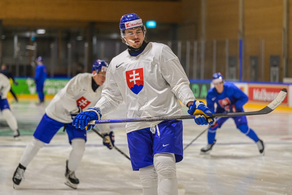 Prvý tréning slovenskej hokejovej reprezentácie pred otvorením 89. majstrovstiev sveta v ľadovom hokeji vo Švajčiarsku