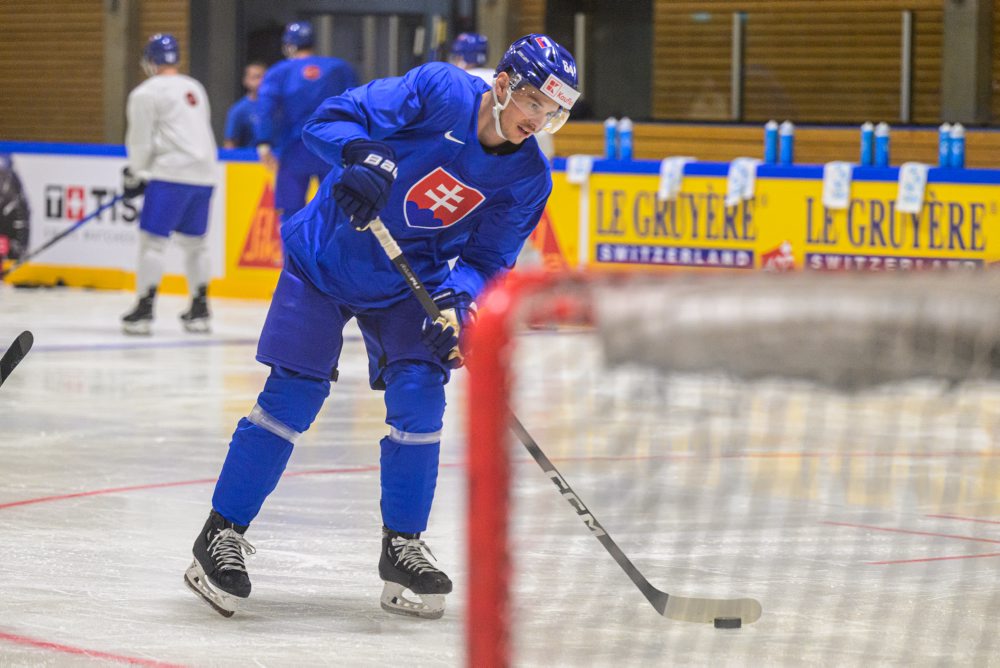 Prvý tréning slovenskej hokejovej reprezentácie pred otvorením 89. majstrovstiev sveta v ľadovom hokeji vo Švajčiarsku