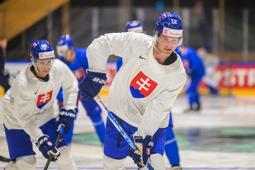 Prvý tréning slovenskej hokejovej reprezentácie pred otvorením 89. majstrovstiev sveta v ľadovom hokeji vo Švajčiarsku